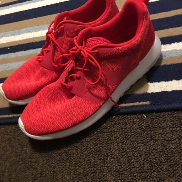 Men’s Nike Roshe (red) - Picture 3 of 5